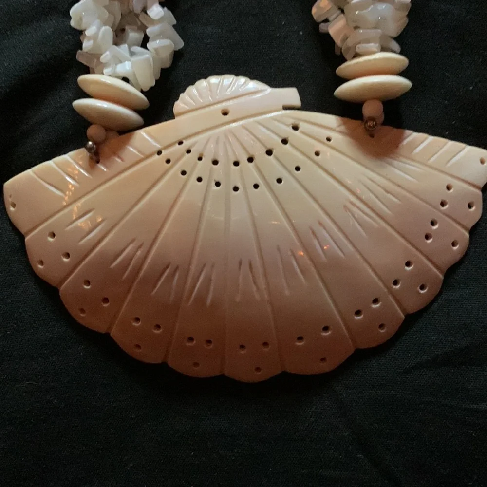 Shell necklace - Picture 2 of 4